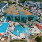 Portobello Wellness فندق إسترغوم